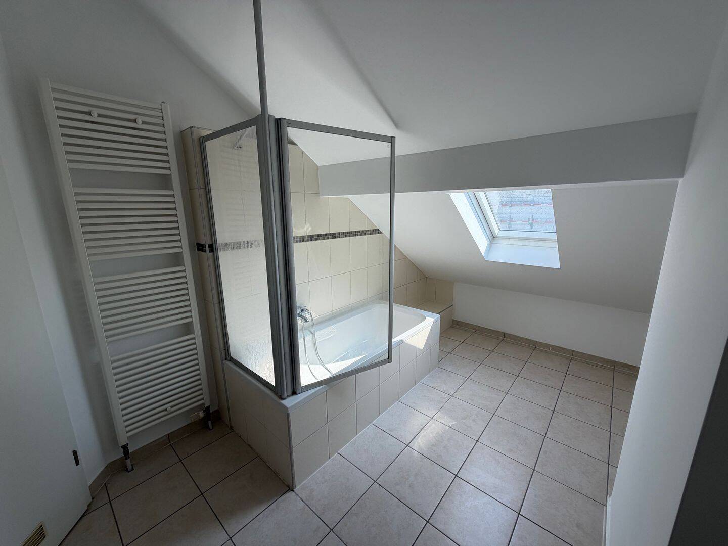 Provisionsfrei: Schöne 3-Zimmer-Dachgeschosswohnung in Gostenhof – Nürnberg – Vorschaubild 6