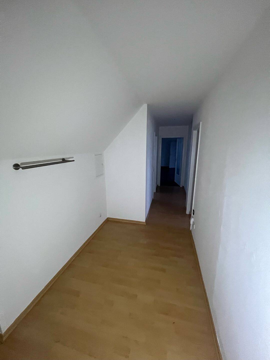 DG-Whg. mit Lift / Laminat / Bad mit Fenster !!! – Chemnitz – Vorschaubild 3