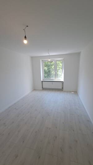 3 Zimmerwohnung, zentral , mit 60 qm großer Terrasse – 75172 Pforzheim – Vorschaubild 4