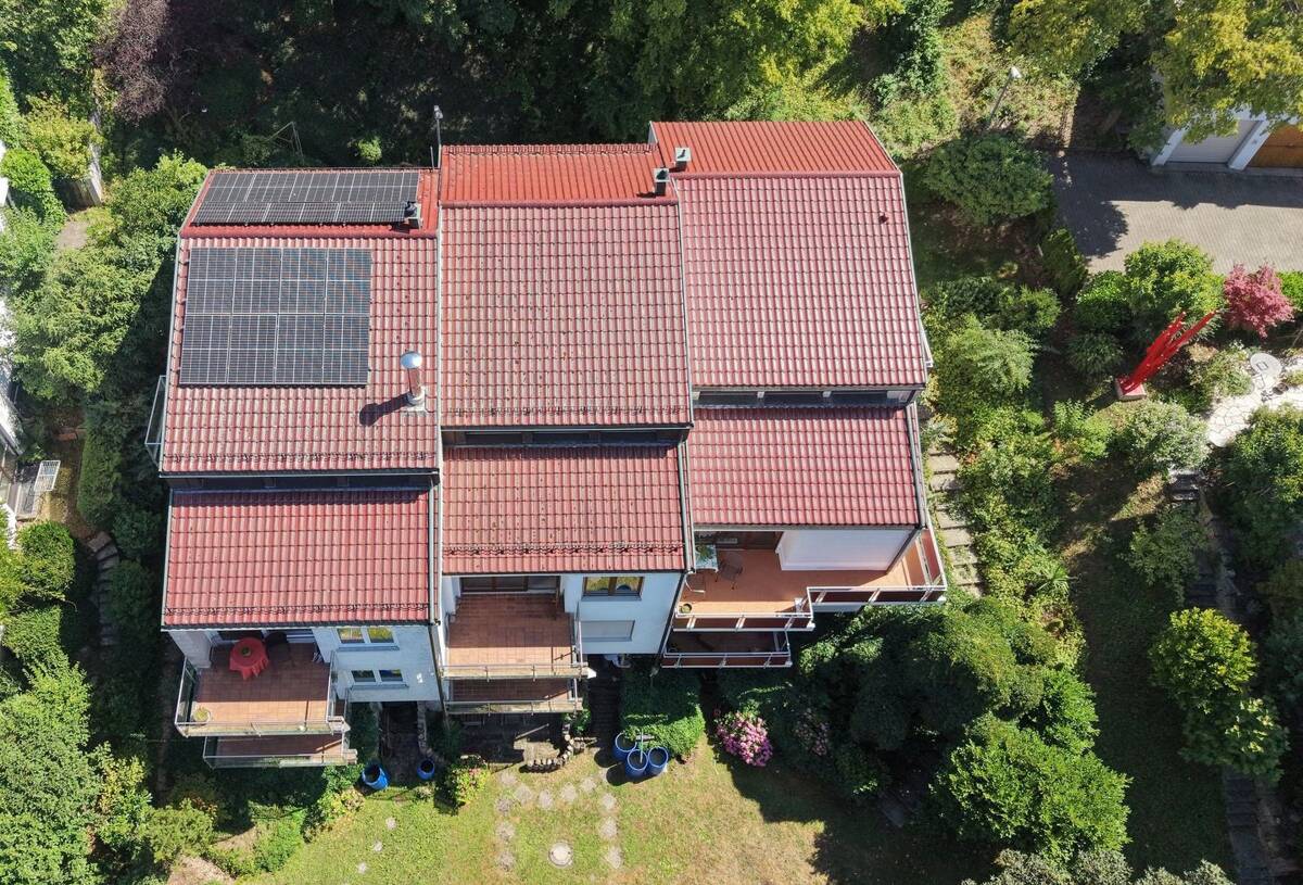 IHR LOGENPLATZ ÜBER FEUERBACH! Äußerst gepflegtes Reihenmittelhaus in unverbaubarer Aussichtslage am Killesberg – 70469 Stuttgart – Bild 1 von 9
