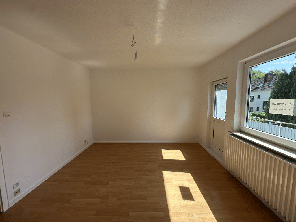 Renovierte 3-Zimmer-Wohnung mit EBK, Balkon in Bremerhaven – Bremerhaven – Vorschaubild 3