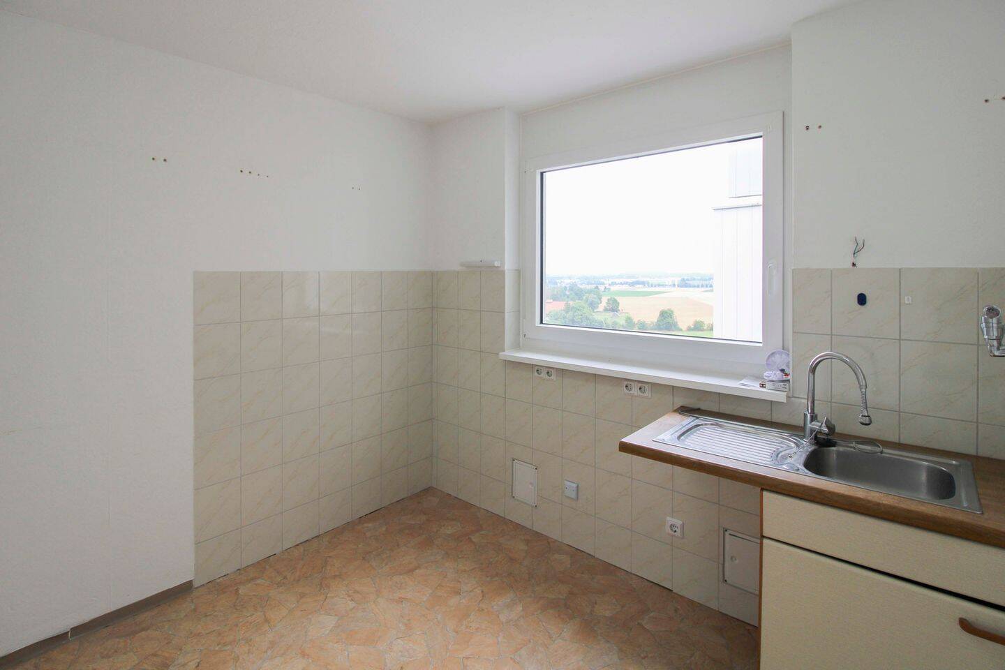 Sehr schön aufgeteilte 3-Zimmer-Wohnung mit traumhaftem Blick und Schwimmbad in Neu-Ulm – Neu-Ulm – Vorschaubild 6