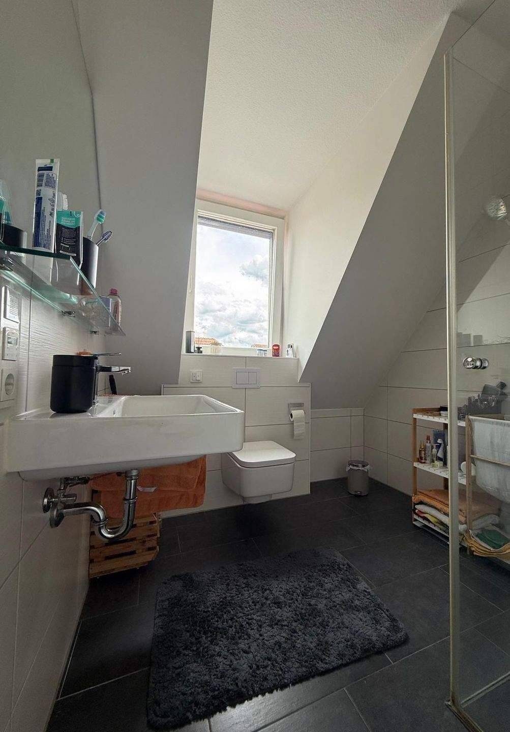 Moderne 2-Zimmer Wohnung mit Aufzug und Stellplatz in Erlangen – Erlangen – Vorschaubild 3