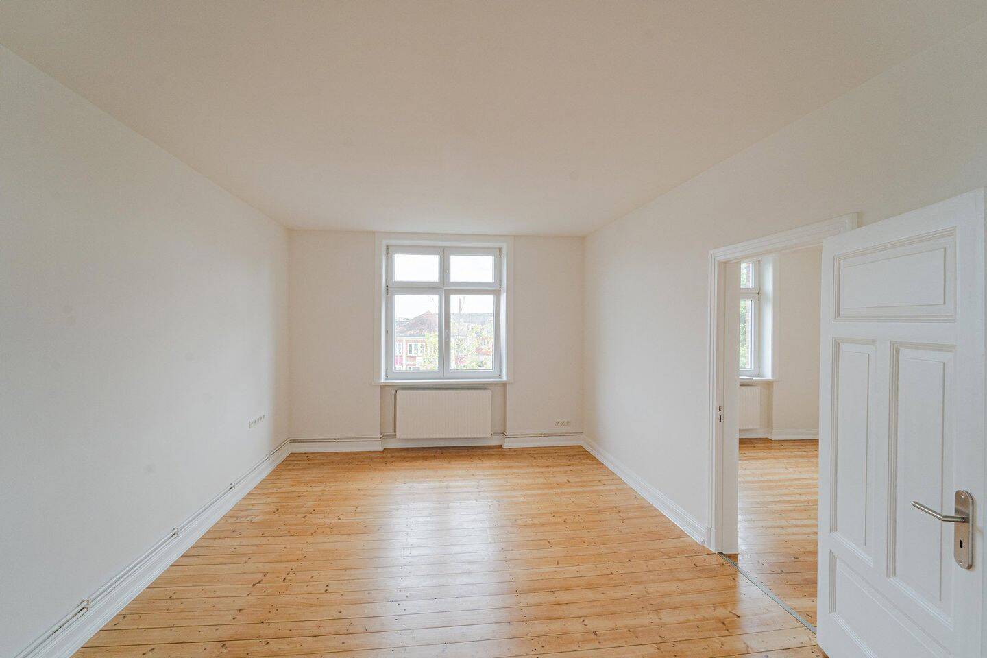 Charmante 2-Zi.-Altbauwohnung, frisch renoviert und mit Balkon – Lübeck – Vorschaubild 2