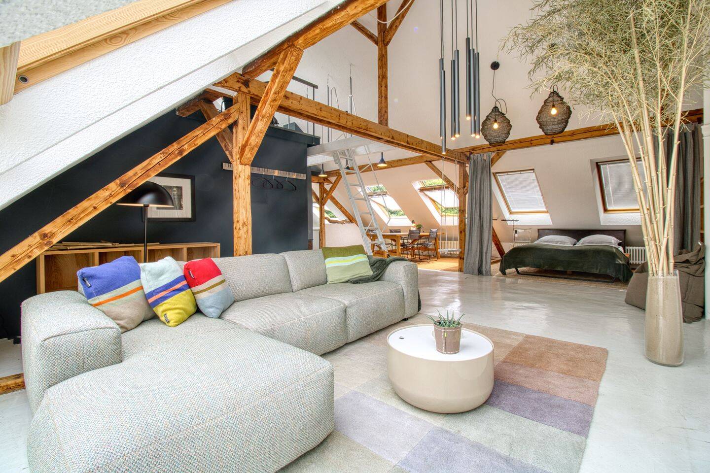 STILVOLLES, MÖBLIERTES LOFT MIT GALERIE - WOHNEN AUF ZEIT