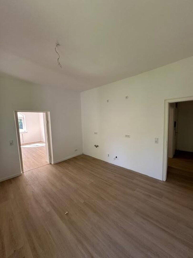 Erstbezug Sanierter Altbau! Wunderschöne 3 ZW + sehr großer Wohnküche! – Nürnberg – Vorschaubild 3