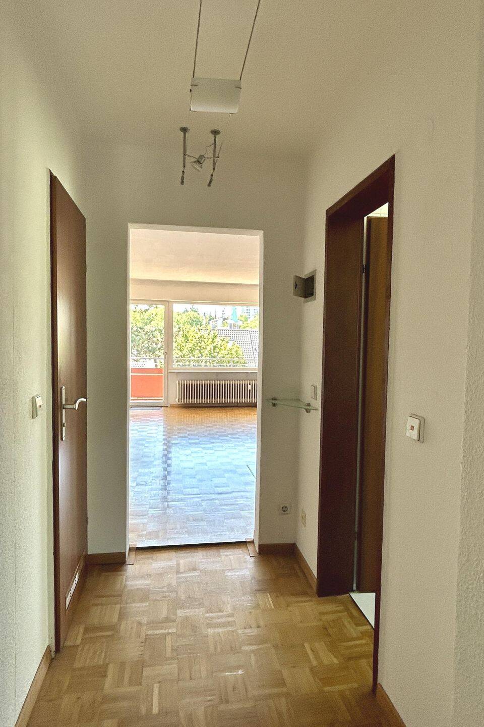 Hell + frei für Sportliche!! 2-Zi.-Wohnung mit Balkon, 1. OG, TL-Bad, kleiner Doppelparker – Stuttgart – Vorschaubild 9