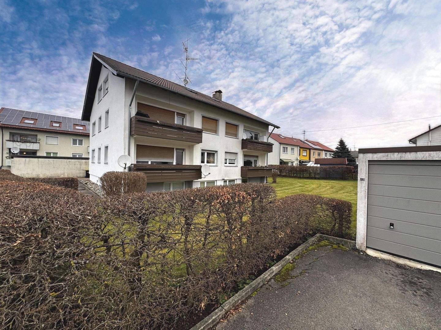 Eine sinnvolle Kapitalanlage: Mehrfamilienhaus in attraktiver Lage in Isny i. A. – Isny im Allgäu – Bild 1 von 4