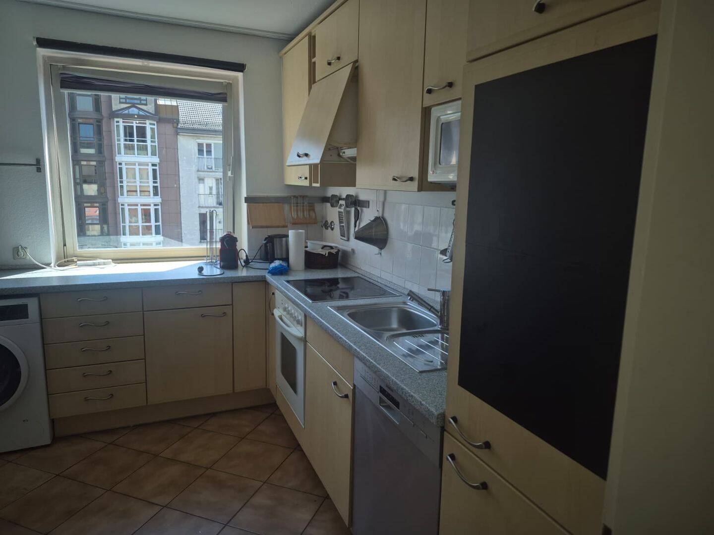 Real Schwabing, direct in Leopoldstr central but quiet, ready to move. all inclusive (Electricity also) – München – Vorschaubild 3