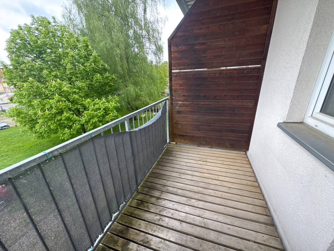 1. OG / Bad mit Wanne + Fenster / komplett zum Innenhof