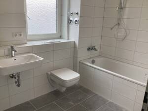 Helle, renovierte 2- Zimmerwohnung mit Sonnenbalkon sucht nette Mieter – 91058 Erlangen – Vorschaubild 4