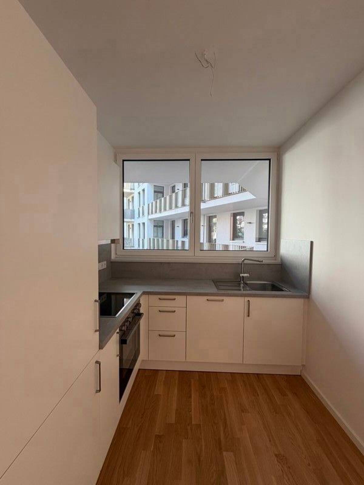 Moderne 2-Raum-Wohnung mit Einbauküche und Balkon – 1067 Dresden – Bild 1 von 7