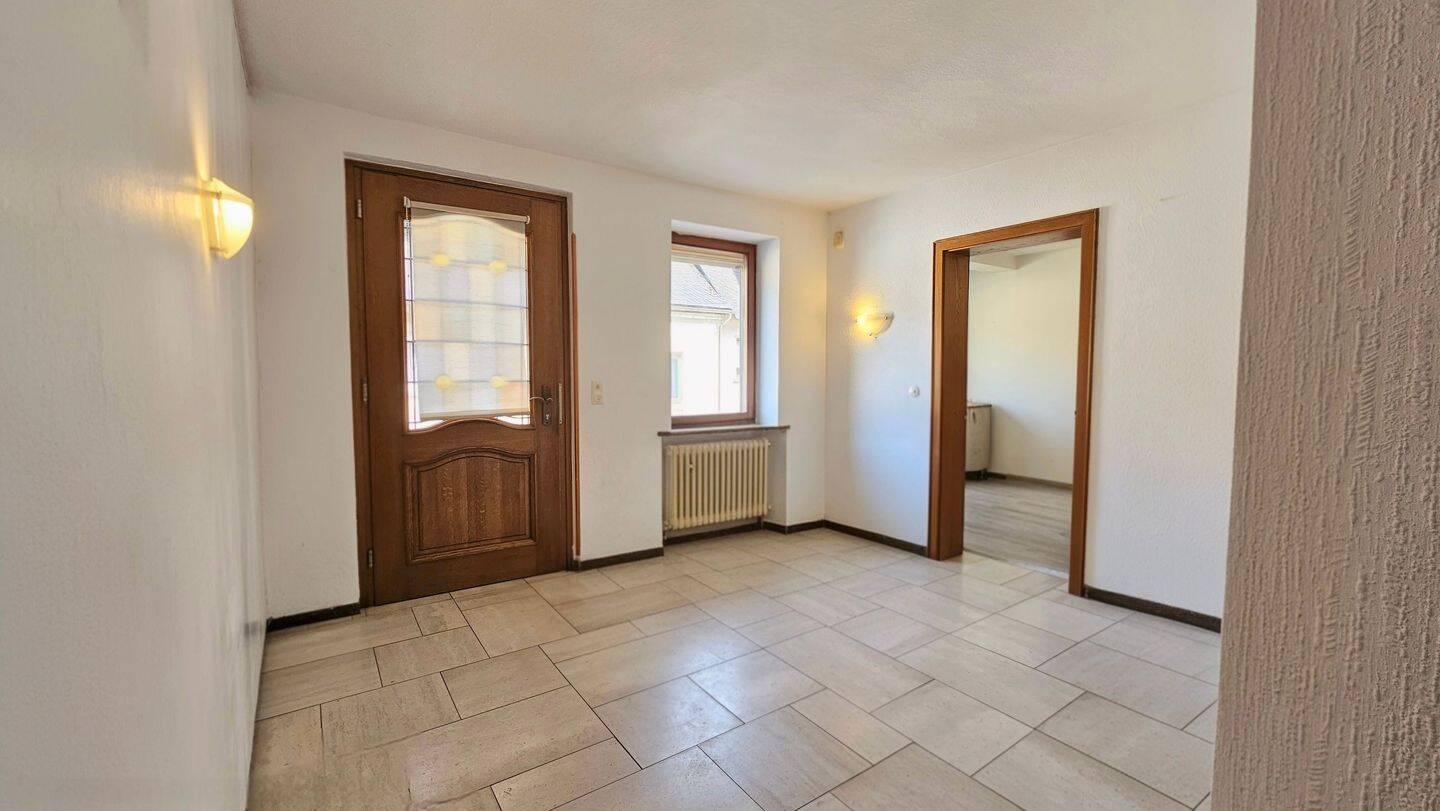 Großzügiges Einfamilienhaus mit Garage, Terrasse und großem Gartengrundstück in Briedel/Mosel – Briedel – Vorschaubild 3
