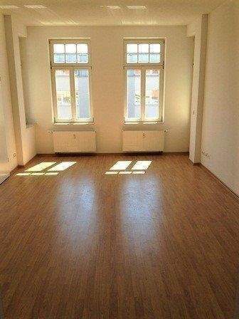 Geräumige 3-Raum Wohnung in Sudenburg mit Balkon und Wanne.