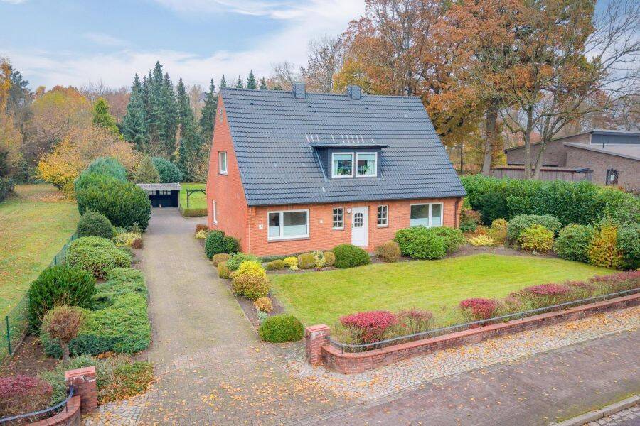 Provisionsfrei* Großzügiges familienfreundliches Zweifamilienhaus mit großem Garten in zentraler Lage in Fockbek – Fockbek – Bild 1 von 9