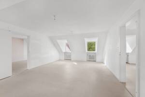 Renovierungsbedürftige Dachgeschosswohnung mit viel Potenzial – 80689 München – Vorschaubild 2