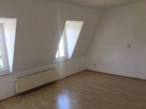 Helle Dachgeschosswohnung in verkehrsgünstiger Lage!! – 1277 Dresden – Vorschaubild 2