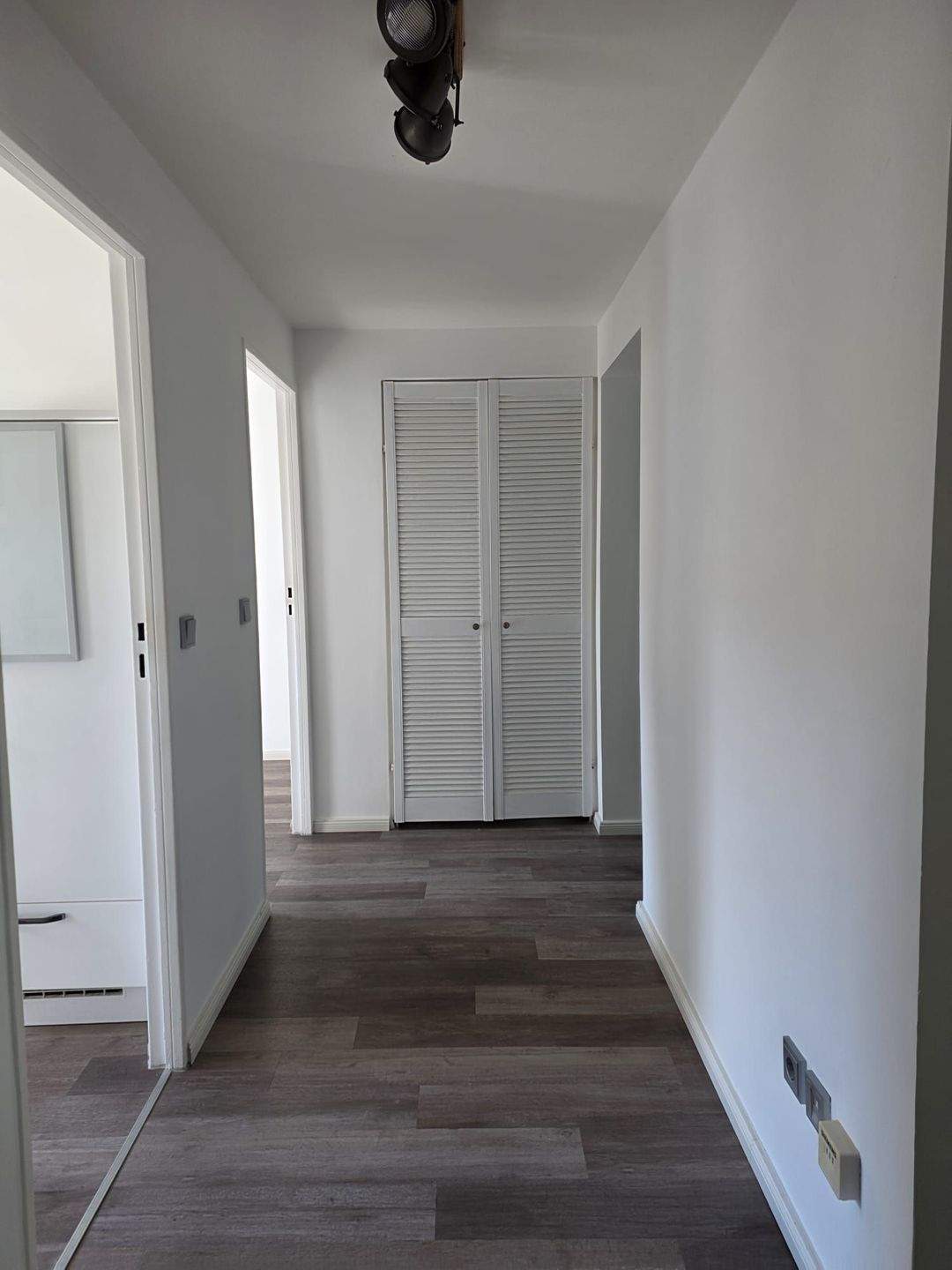 Bezugsfreie 2,5-Zimmerwohnung mit Balkon – Berlin – Vorschaubild 4