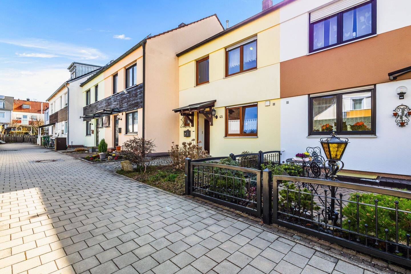 Familienfreundliches Wohnen in Donaustauf: Reihenmittelhaus in begehrter Lage – Donaustauf – Vorschaubild 2