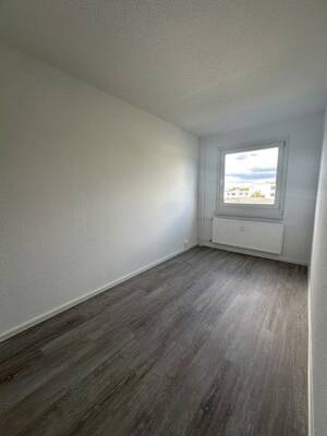 Schöner Wohnen in dieser ansprechenden 3-Zimmer-Wohnung (WBS) – 1279 Dresden – Vorschaubild 2