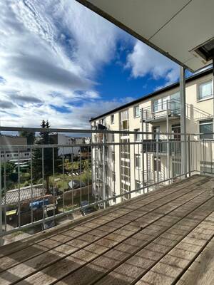 Balkon und Tageslichtbad mit Dusche – 39112 Magdeburg – Vorschaubild 4