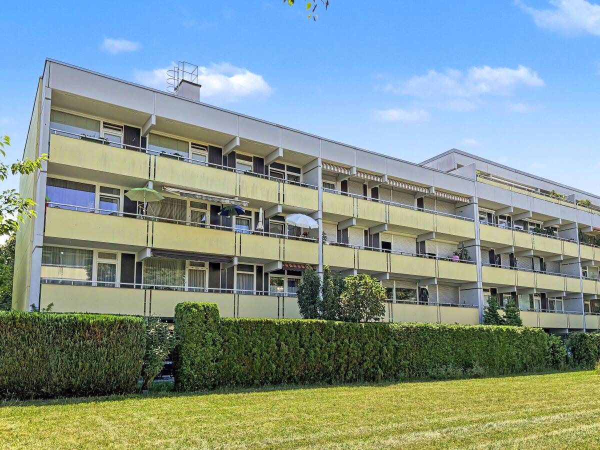 Sofort bezugsfrei! Charmante 3-Zimmer-Wohnung mit Balkon in Trudering – 81825 München – Bild 1 von 9