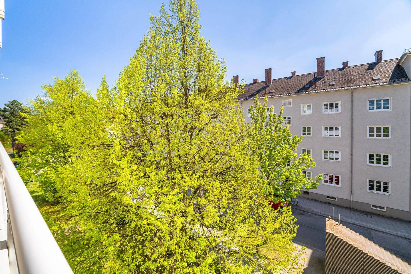 Ihr neues Zuhause in Bogenhausen: Stilvoll renovierte 4,5 Zimmerwohnung mit zwei Balkonen! – München – Vorschaubild 8