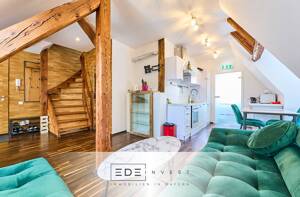Modern sanierte Dachgeschoss-Maisonette mit besonderem Wohnflair