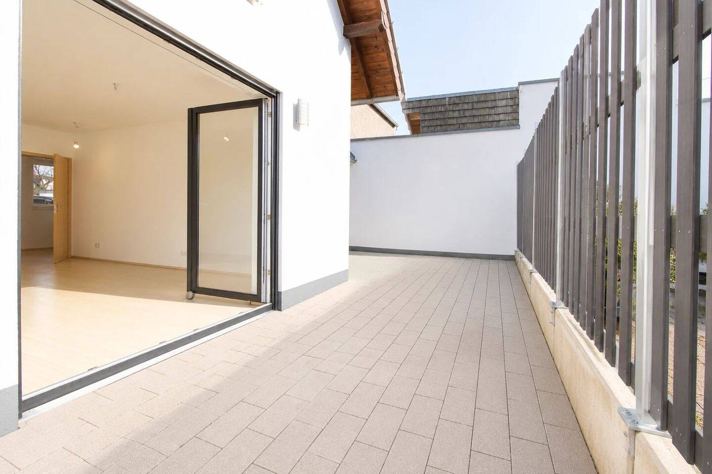 Attraktive Erdgeschoß-Wohnung in kleinem Zweiparteienhaus | Tageslichtbad | Terrasse |PKW-Stellplatz – Köln – Vorschaubild 9
