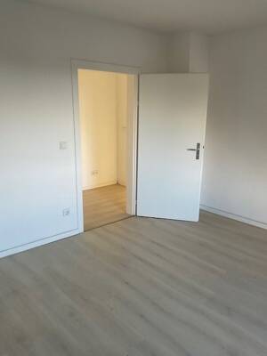 Sofort frei und frisch renoviert inkl. 500,00 € Einzugsgutschein, 3 Zimmer Wohnung zu vermieten – 47167 Duisburg – Vorschaubild 2