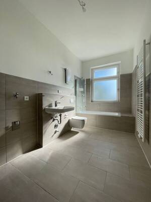 *großzügig*Tageslichtbad*Erstbezug nach Kernsanierung*Altbau* – 45145 Essen – Vorschaubild 1