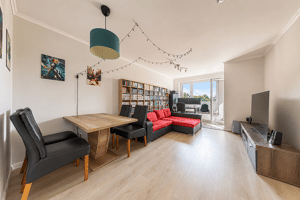 Modernisierte 2 Zimmer Wohnung mit Süd Loggia in Hamburg Wandsbek