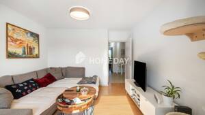 Lichtdurchflutetes Zuhause mit Tiefgaragenstellplatz in gefragter Lage – 80935 München – Vorschaubild 3