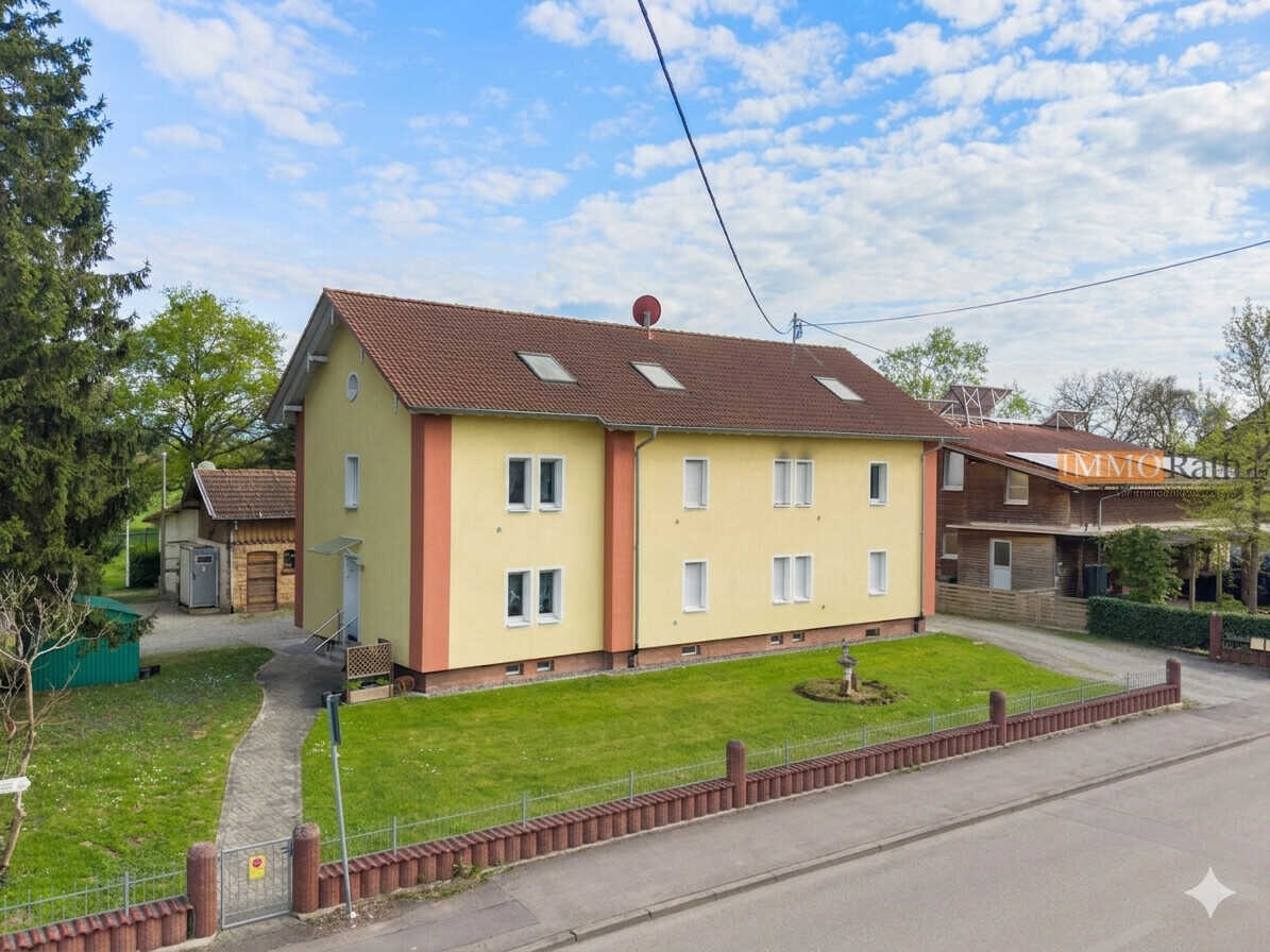 IMMORath.de - Modernisiertes 4-Zimmer-Gartenglück mit Garagen und enormer Ausbaureserve