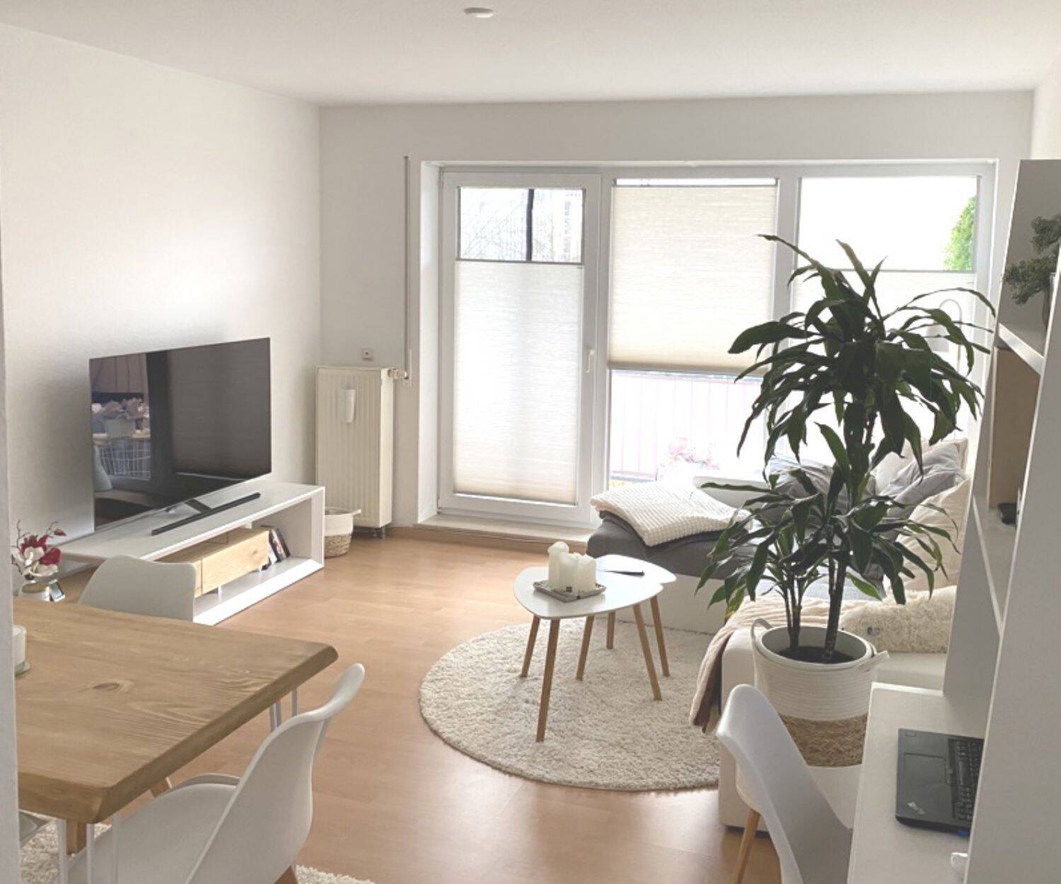 Neuer Preis ! Top 2-Raum-Whn. in ruhiger und grüner Lage + gr. Südterrasse m. Gartennutzung + EBK, inkl. STellplatz im schönen Leipzig-Lindenthal *** – Leipzig – Vorschaubild 4