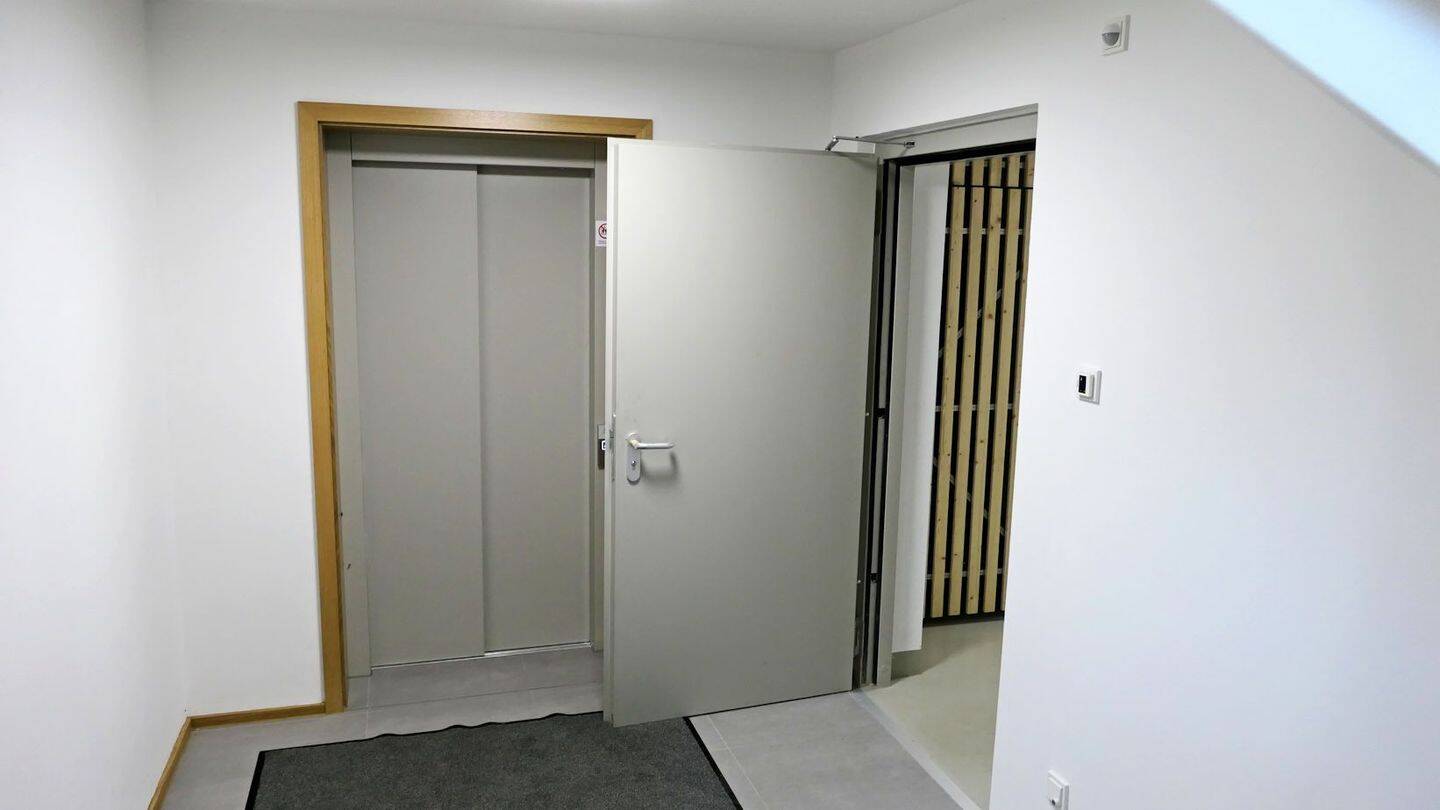 Lebenswerte Maisonette-Wohnung mit großem Dach-Atelier – Berlin – Vorschaubild 3