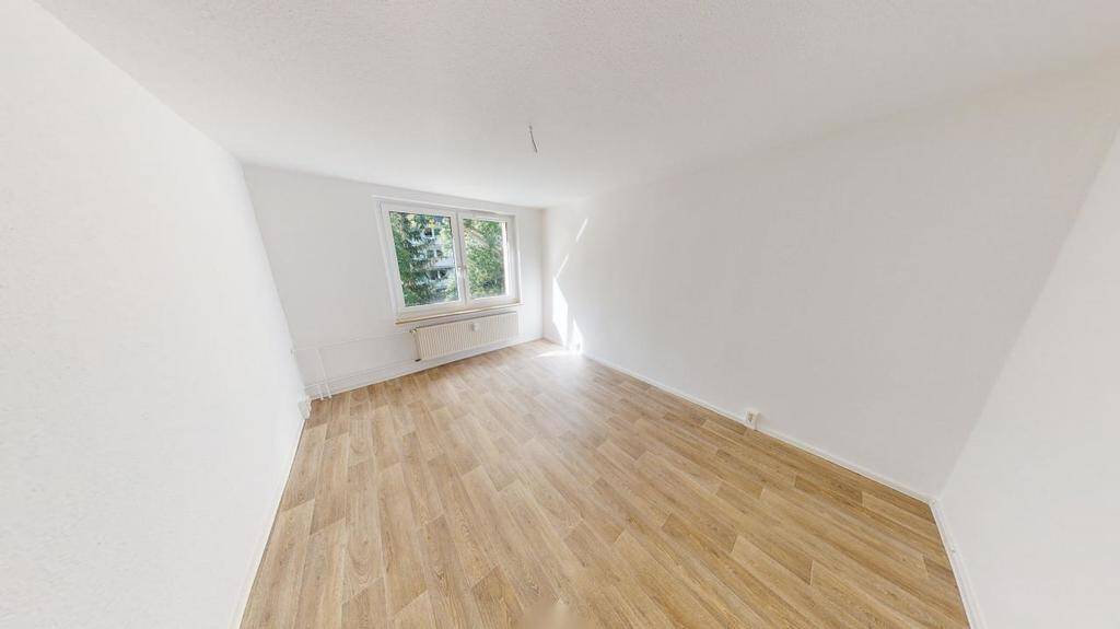 Lichterfüllte 3-Raum-Wohnung mit Balkon – Chemnitz – Vorschaubild 3