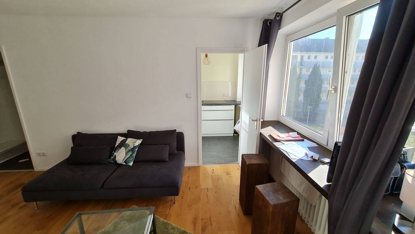 Vollmöblierte Geschmackvolle 1 Zimmer Wohnung mit einem Balkon und EBK in München – München – Vorschaubild 2