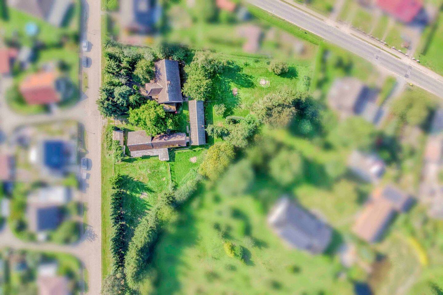 Renovierungsbedürftiges Einfamilienhaus samt Garten, 2 Garagen und 3 Freistellplätzen – Neuenkirchen – Vorschaubild 7