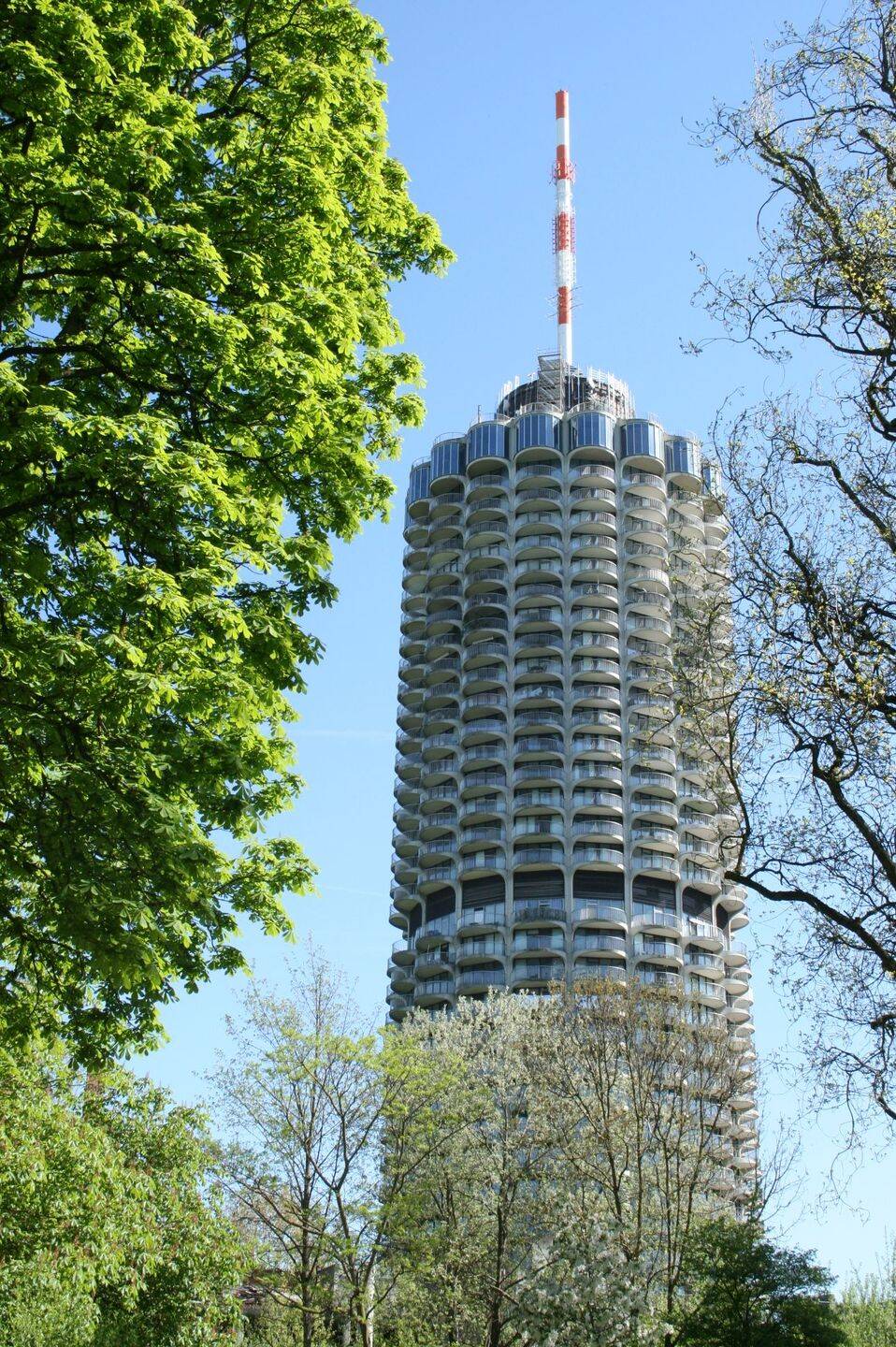 Traumhaft Wohnen im Hotelturm – Augsburg – Bild 1 von 9