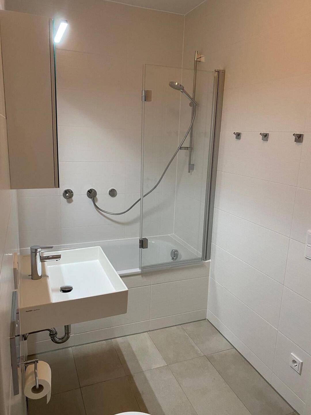 Moderne 2-Zimmer-Erdgeschosswohnung mit Terrasse, Garten & Tiefgarage in München-Lochhausen – München – Vorschaubild 6