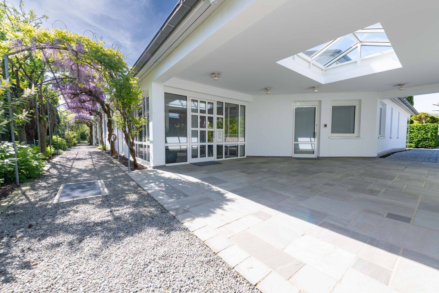 EXKLUSIVE PREMIUM-VILLA IN BESTLAGE ! BURGBLICK - HALLENBAD - TIEFGARAGE - SPA - – Burghausen – Vorschaubild 6