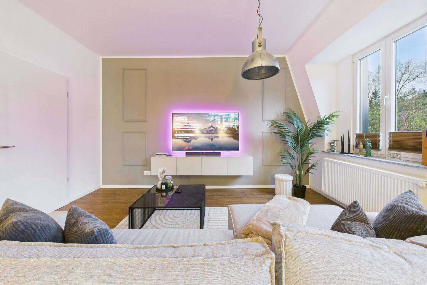 Kernsanierte Dachgeschosswohnung mit ca. 139 m² Grundfläche und Potenzial für Maisonette-Ausbau