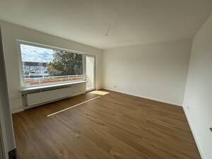 Erstbezug nach Sanierung - 3 Zi mit Loggia in Uni-Nähe (WG geeignet) & Stellplatz zu vermieten!