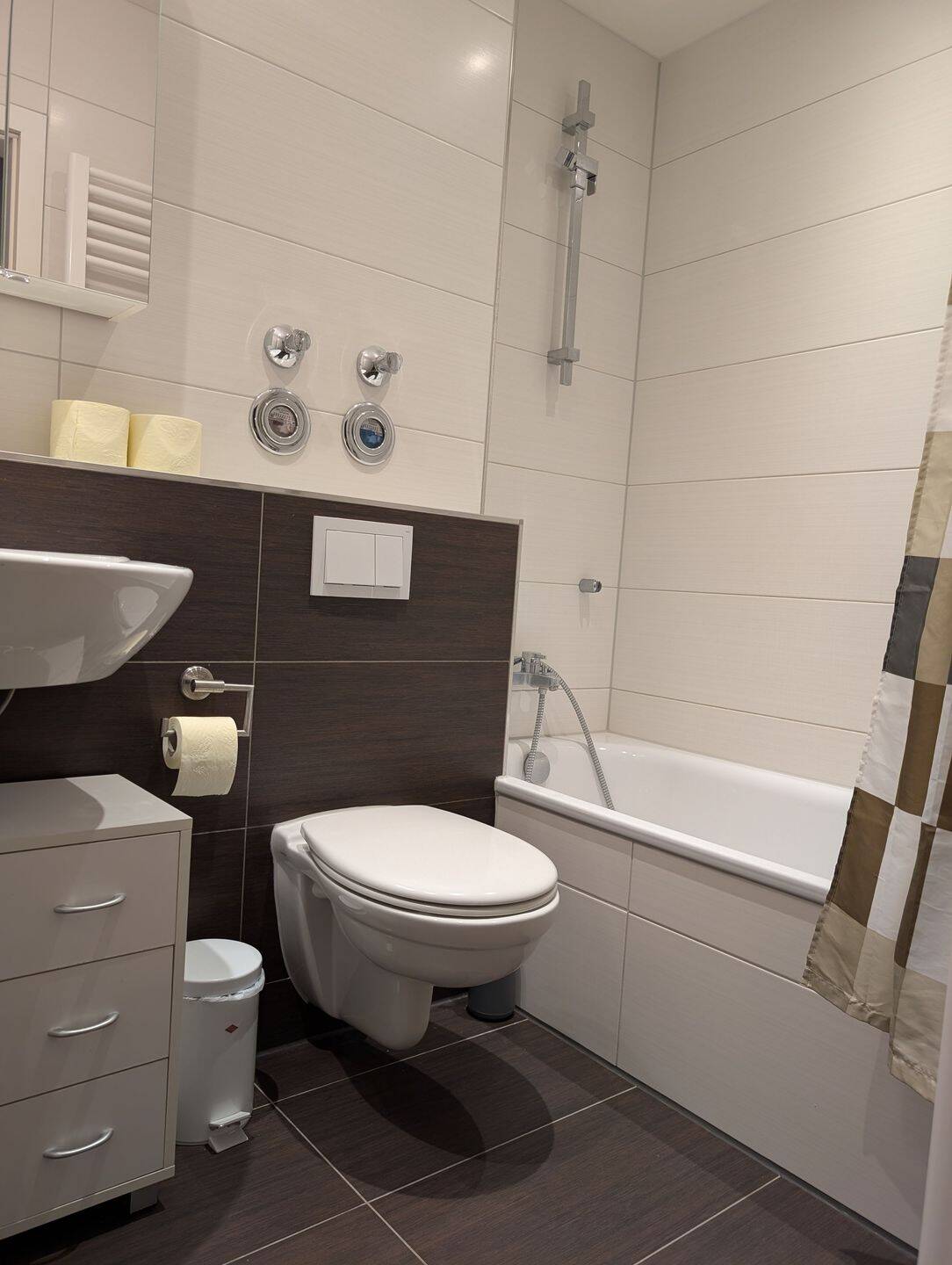 Top renovierte und möblierte 2-Zimmer-Wohnung mit Balkon und Tiefgaragenstellplatz – Nürnberg – Vorschaubild 7