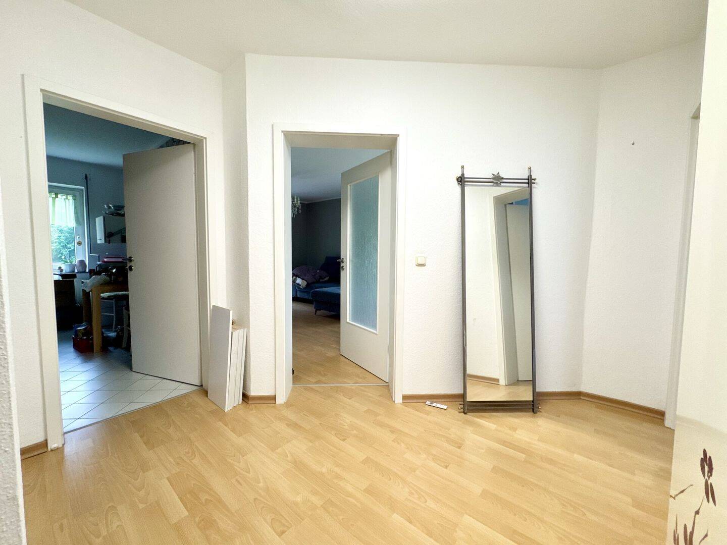 ++ Freie 3-Raum-Wohnung mit Balkon & Carport-Stellplatz in grüner Lage Leipzigs ++ – Leipzig – Vorschaubild 7