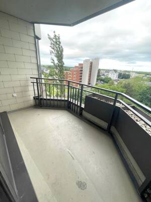 Willkommen in Ihrer frisch modernisierten Familien-Wohnung mit Balkon-Weitblick, Wannenbad, Gäste-WC – 51145 Köln – Vorschaubild 5