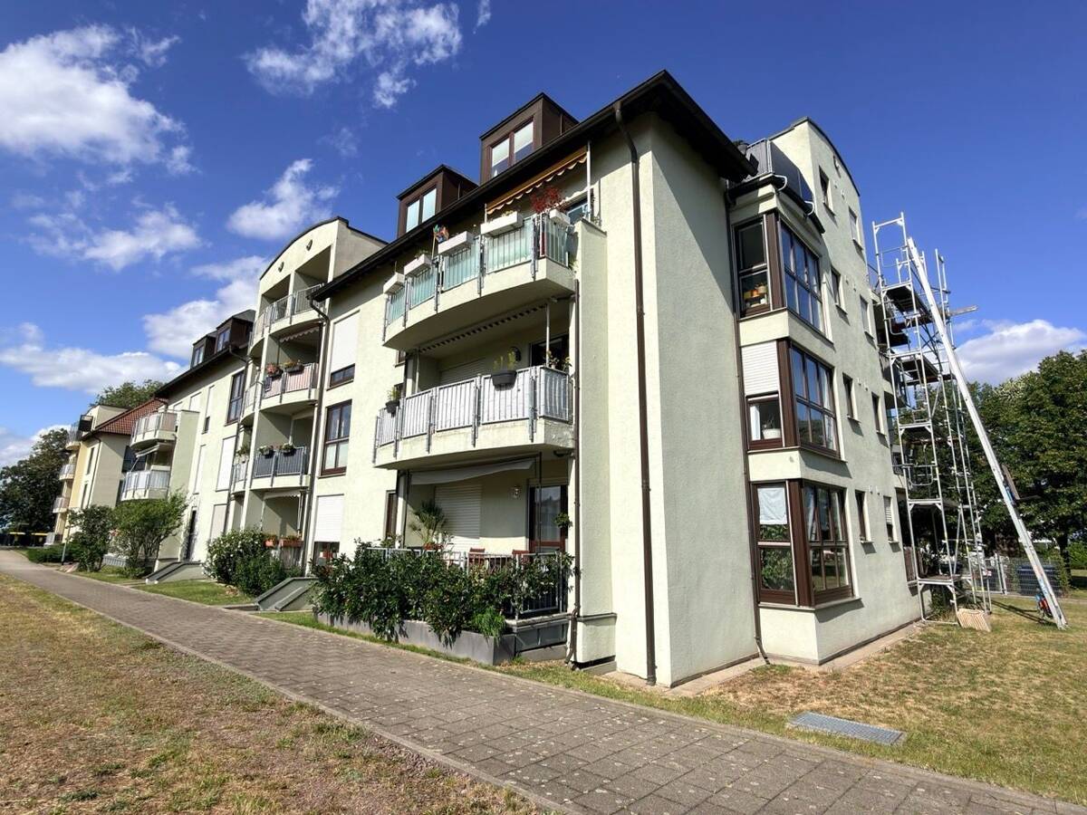 Vermietete 4-Zimmer-Wohnung mit Tiefgaragenstellplatz – 1156 Dresden – Bild 1 von 6