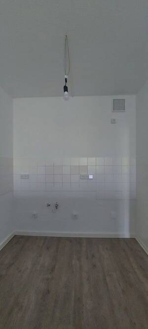 Nette Nachbarn gesucht: weitläufige 3-Zimmer-Wohnung – 1239 Dresden – Vorschaubild 8