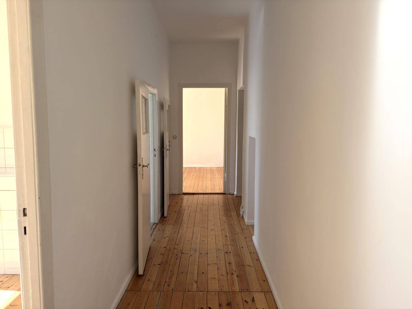 Willkommen Sommer - in Ihrer traumhaft schönen Dachgeschosswohnung mit Sonnenbalkon!! – Berlin – Vorschaubild 4